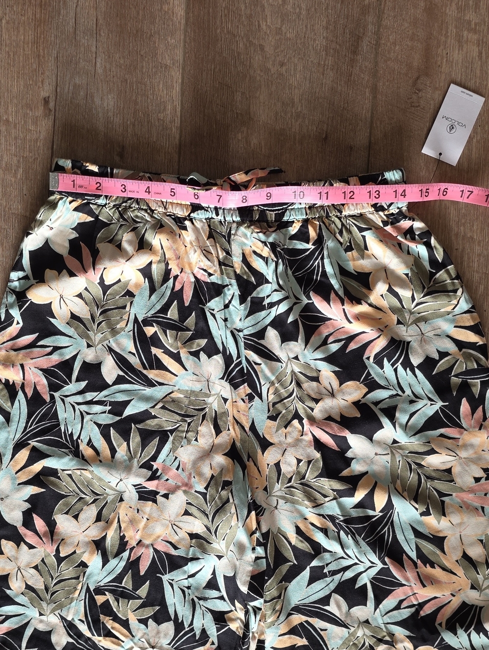 Volcom Hi Tide Wide Leg Crop Beach Pants Viscose Elastic Waist Tropical M NWT - Picture 9 of 13